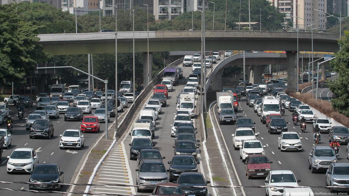Trânsito em rodovia de São Paulo Trânsito em rodovia de São Paulo