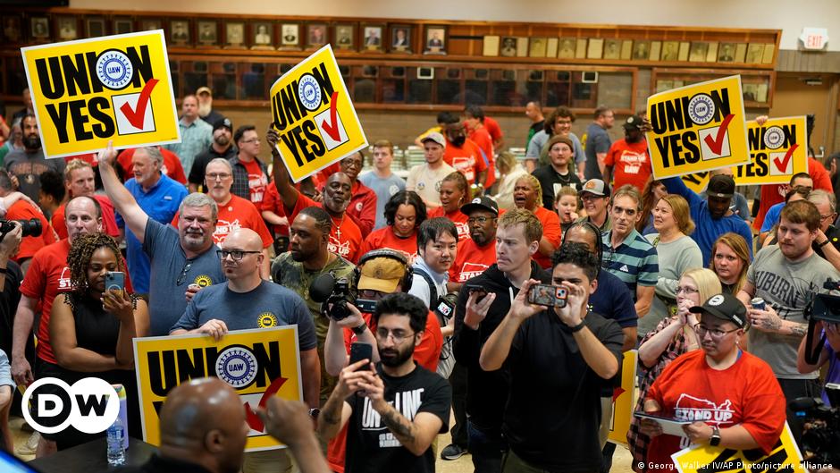 Volkswagen's Tennessee workers vote to join UAW trade union