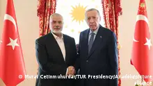 20/04/2024**
ISTANBUL, TURKIYE - APRIL 19: (----EDITORIAL USE ONLY Äì MANDATORY CREDIT - 'TURKISH PRESIDENCY / MURAT CETINMUHURDAR / HANDOUT' - NO MARKETING NO ADVERTISING CAMPAIGNS - DISTRIBUTED AS A SERVICE TO CLIENTS----) Turkish President Recep Tayyip Erdogan (R) meets with Hamas Political Bureau Chairman Ismail Haniyeh at Dolmabahce Palace working office in Istanbul, Turkiye on April 20, 2024. TUR Presidency/Murat Cetinmuhurdar / Anadolu