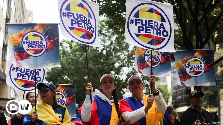 Colombia: Thousands protest President Petro's reforms – DW – 04/22/2024