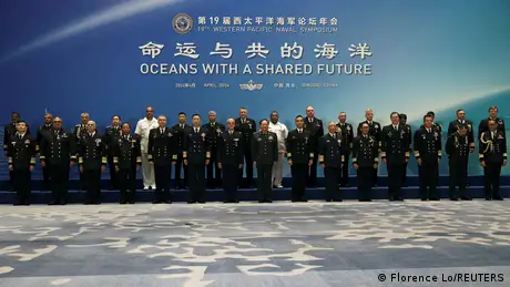 29國海軍代表團22日在西太平洋海軍論壇年會開幕式合影。