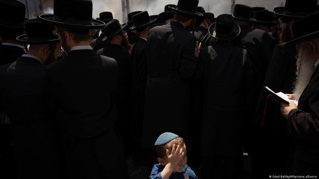 Judíos ultraortodoxos en el barrio Mea Shearim de Jerusalén