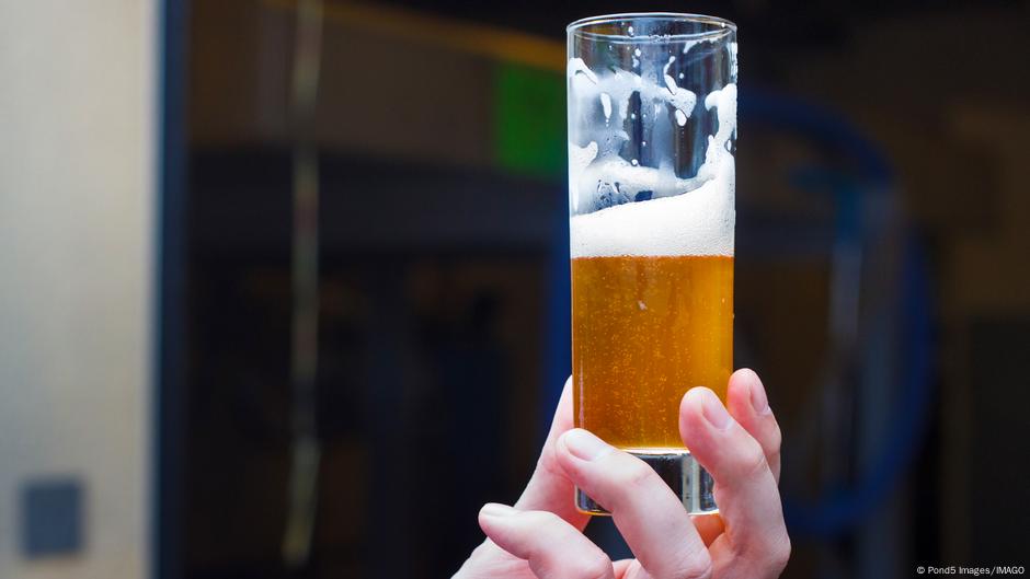 Estudio: cualquier cantidad de alcohol aumenta el riesgo de demencia
