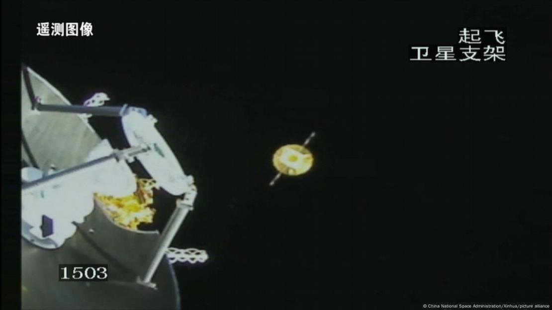 Esta foto tomada por la cámara de soporte de satélite del cohete portador Long March-8 el 20 de marzo de 2024 muestra el satélite de retransmisión Queqiao-2 separándose con éxito del cohete portador con su ala solar y antena desplegadas con éxito. Esta foto tomada por la cámara de soporte de satélite del cohete portador Long March-8 el 20 de marzo de 2024 muestra el satélite de retransmisión Queqiao-2 separándose con éxito del cohete portador con su ala solar y antena desplegadas con éxito.