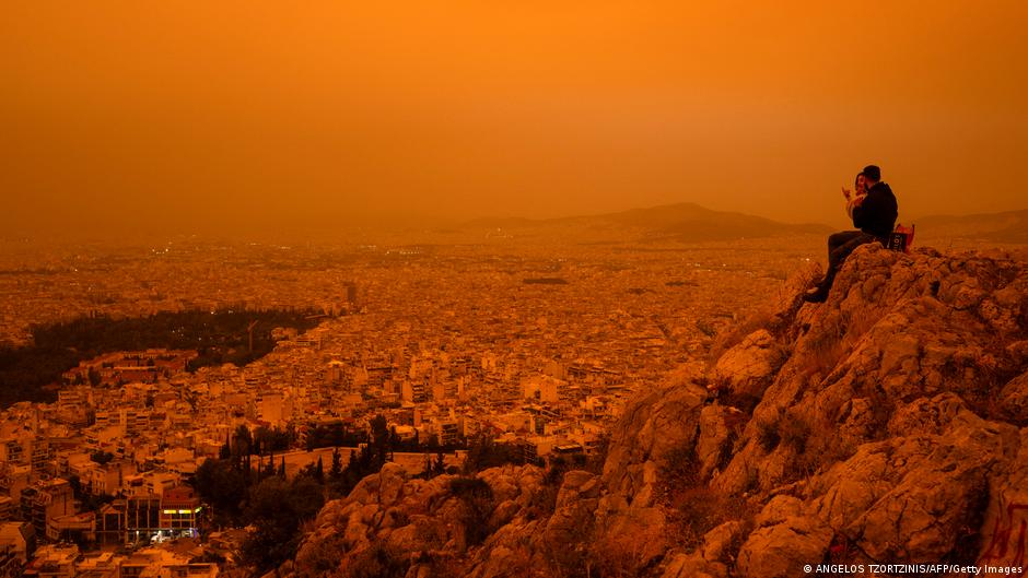 Pogled na Atinu pod prašinom Sahare