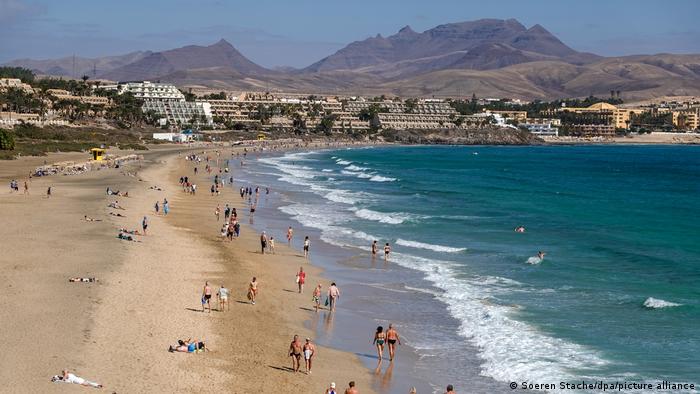 A luta dos moradores das Ilhas Canárias contra o turismo em massa