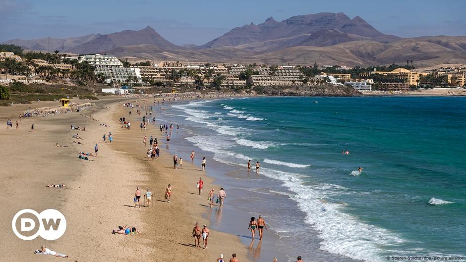 Spain: Canary Islands' mass protests target overtourism