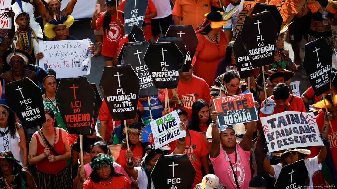 Indígenas em protesto Terra Livre, Brasília, abril de 2024