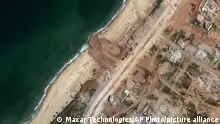 14/03/2024 *** This satellite image released by Maxar Technologies on Thursday, March 14, 2024 shows a new jetty is under construction on the Gaza coastline just south of Gaza City on Tuesday, March 12, 2024. (Satellite image ©2024 Maxar Technologies, via AP)