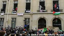 Estudiantes bloquean el centro universitario Science Po de París