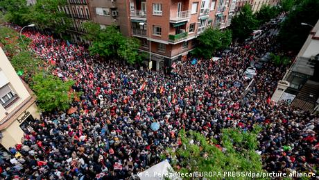News kompakt: Demos für Regierungschef Sánchez in Spanien