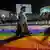 Pemimpin Muslim Syiah Moqtada Sadr melangkahi bendera LGBTQ