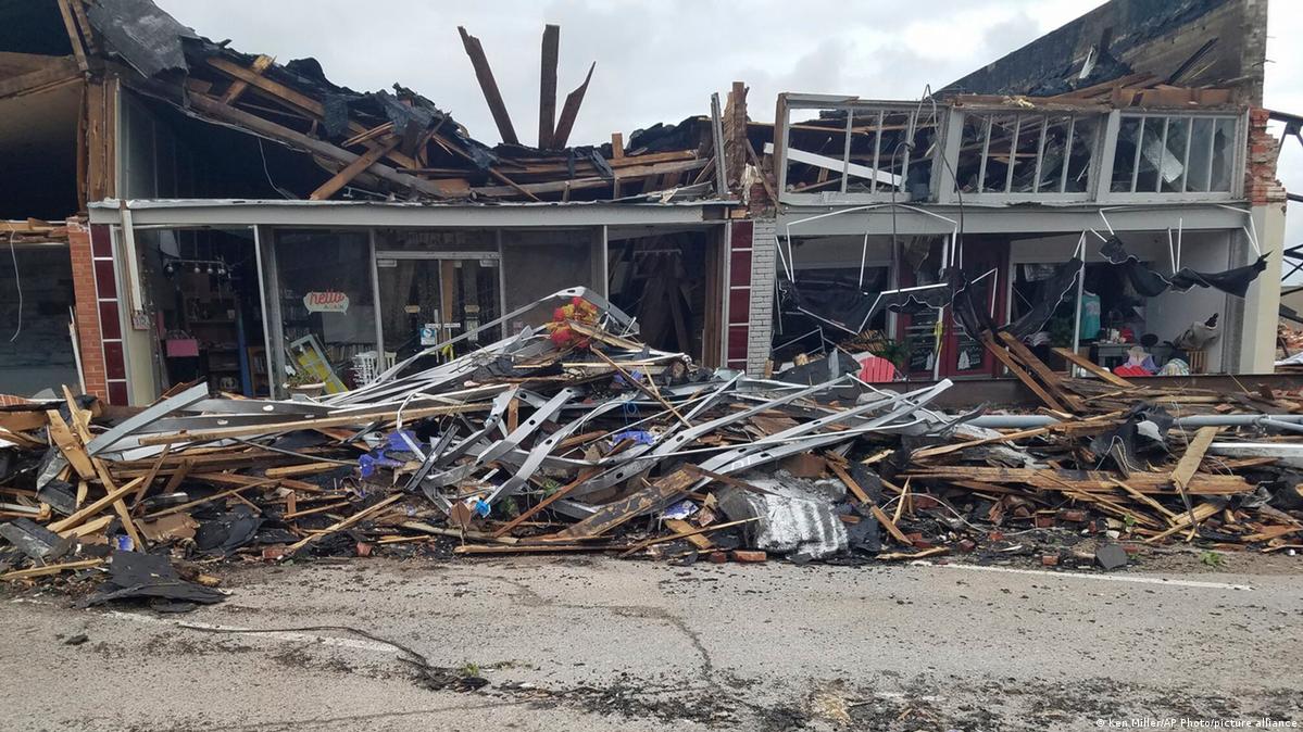 Tornadoes ripping through US Midwest turn deadly in Oklahoma