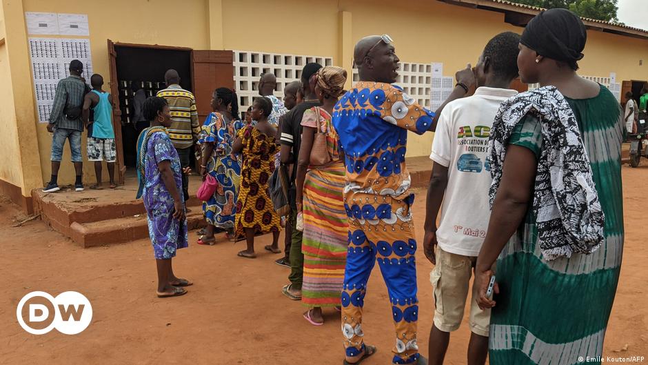 Les Togolais dans l'attente des résultats du double scrutin
