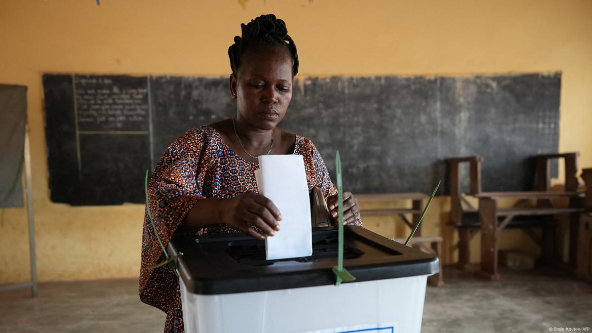 Togo Ruling party wins overwhelming parliament majority DW 05/05/2024