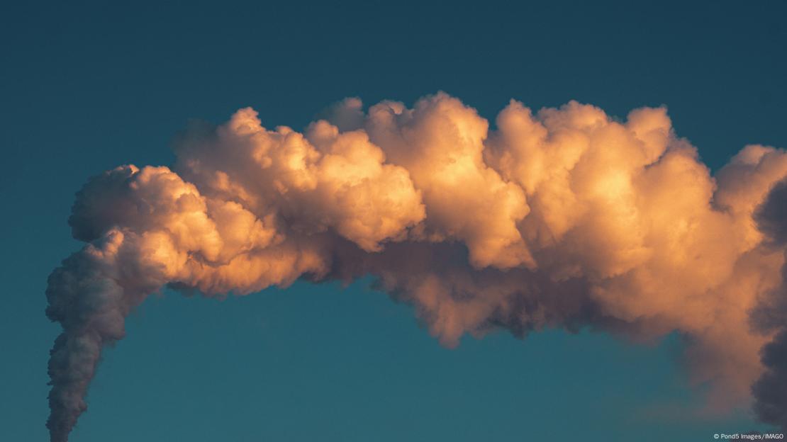 Contaminación ambiental proveniente de una planta química. Contaminación ambiental proveniente de una planta química.