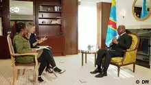 Das Bild zeigt den Präsidenten der Demokratischen Republik Kongo, Felix Tshisekedi, während eines exklusiven Interviews mit der Deutschen Welle (DW). In dem Gespräch äußerte er sich unter anderem zum makabren Handel mit Mineralien, zu seiner geplanten Zusammenarbeit mit Apple und nannte den ruandischen Präsidenten Paul Kagame einen Dieb.
