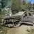 Згорівша машина, та накрите тіло біля неї після російської атаки на Харківщині
