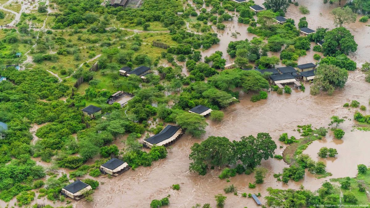 Kenyan Floods Leave Tourists Stranded At Iconic Maasai Mara – DW – 05 ...