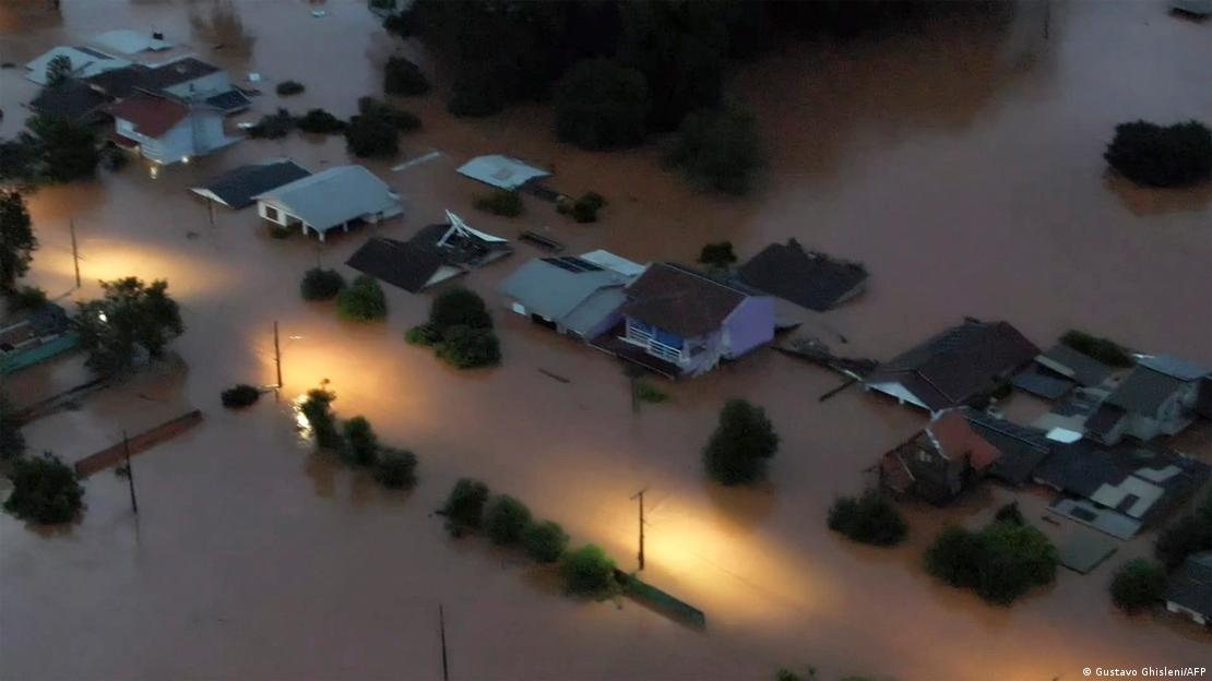 Imagem aérea de Encantado, que foi alagada após chuvas no Rio Grande do Sul