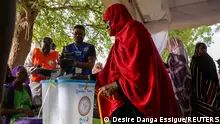 A voter casts her ballot during the presidential election in N’djamena, Chad May 6, 2024. REUTERS/Desire Danga Essigue
