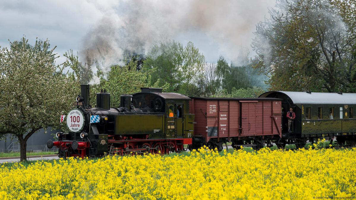 100-летний баварский паровоз - снова в пути – DW – 08.05.2024