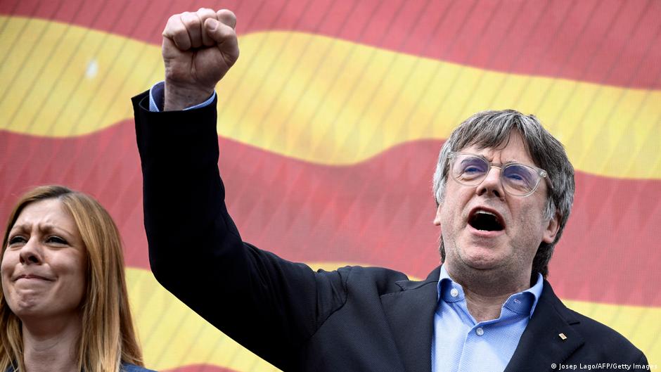 Justicia española deja sin efecto orden de detención contra independentista catalán Carles Puigdemont, que ya puede regresar a España