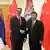 Aleksandar Vuçiq dhe Xi Jinping duke shtrënguar duart