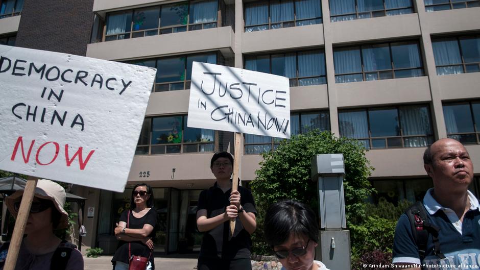 Protesti protiv kineske politike u Torontu (2016)