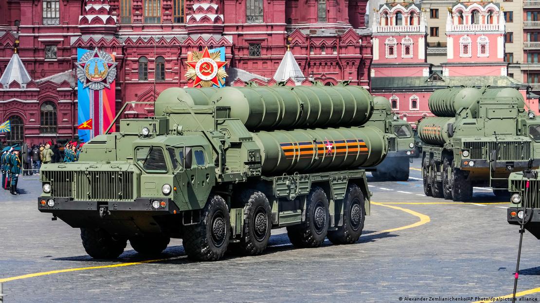 2024 yılında Kızıl Meydan'da 9 Mayıs Zafer Günü için yapılan provada yer alan S400 savunma sistemleri.