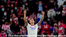 Toni Kroos of Real Madrid celebrates the victory at full time during the La Liga match between Athletic Club and Real Madrid played at San Mames Stadium on December 22, 2021 in BIlbao, Spain. (Photo by Colas Buera / PRESSINPHOTO)