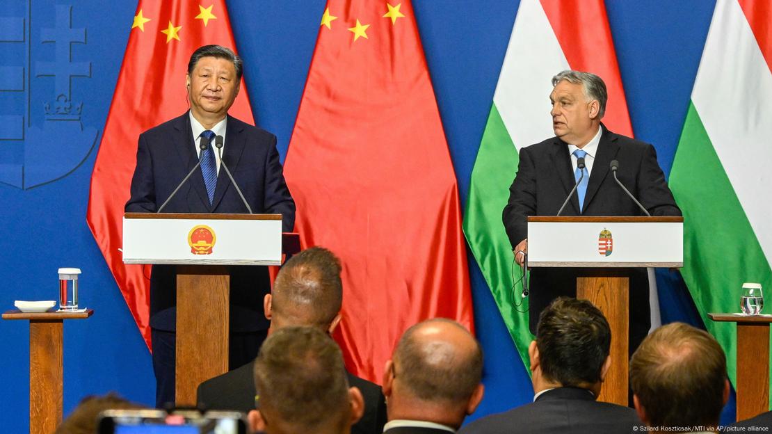 Xi and Orban on stage in Budapest