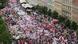 Protesta fermerësh në Varshavë, grumbull i madh njerëzish në rrugë, flamuj polakë Protesta fermerësh në Varshavë, grumbull i madh njerëzish në rrugë, flamuj polakë