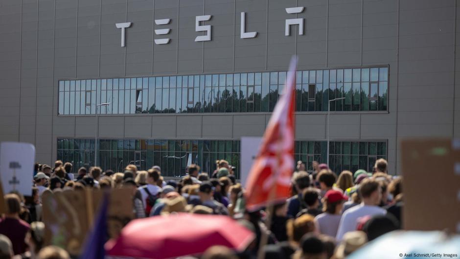 Protest ispred fabrike Tesla u Berlinu