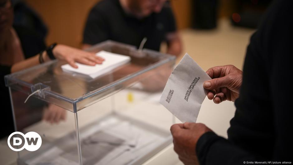 Projections show separatists losing majority in Catalonia