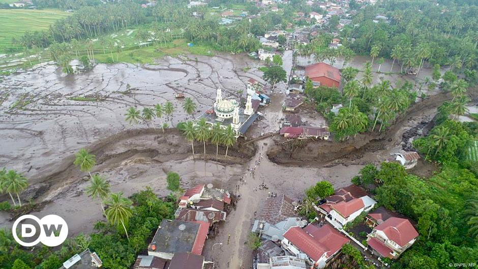 Tödliche Überschwemmungen auf indonesischer Insel Sumatra