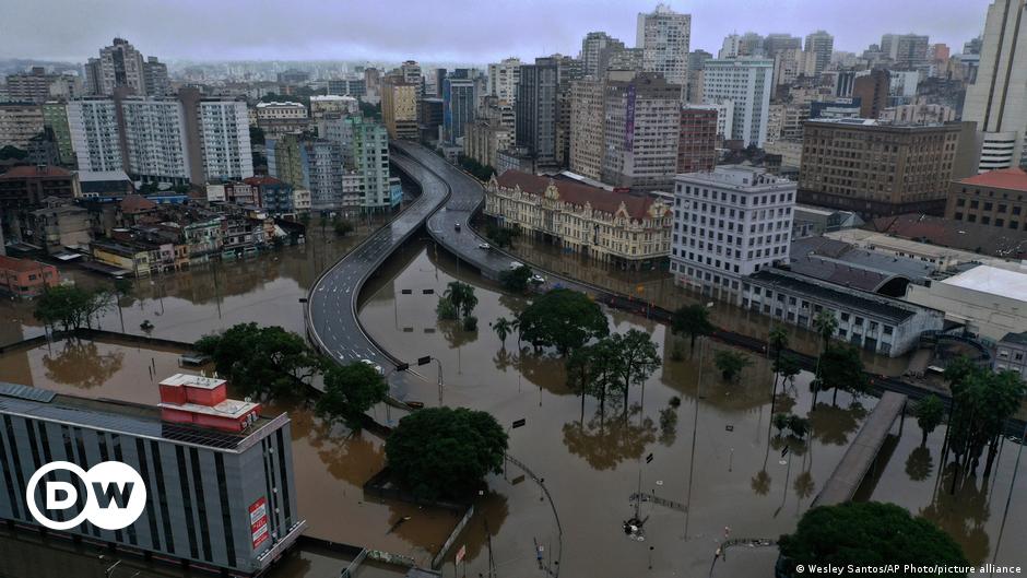 Rain intensifies in flood-hit southern Brazil – DW – 05/13/2024