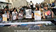 Expats and berliners attend a demonstration to support the protests in Hong Kong and against police violence in front of Brandenburg Gate in Berlin on August 17, 2019. (Photo by Emmanuele Contini/NurPhoto)
