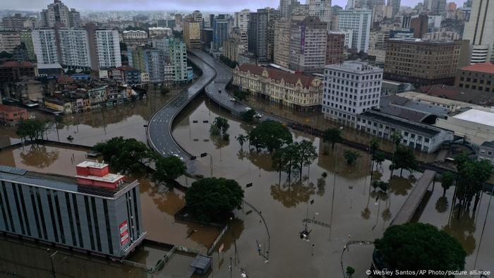 Estupros em abrigos mostram que tragédia no RS não é só climática