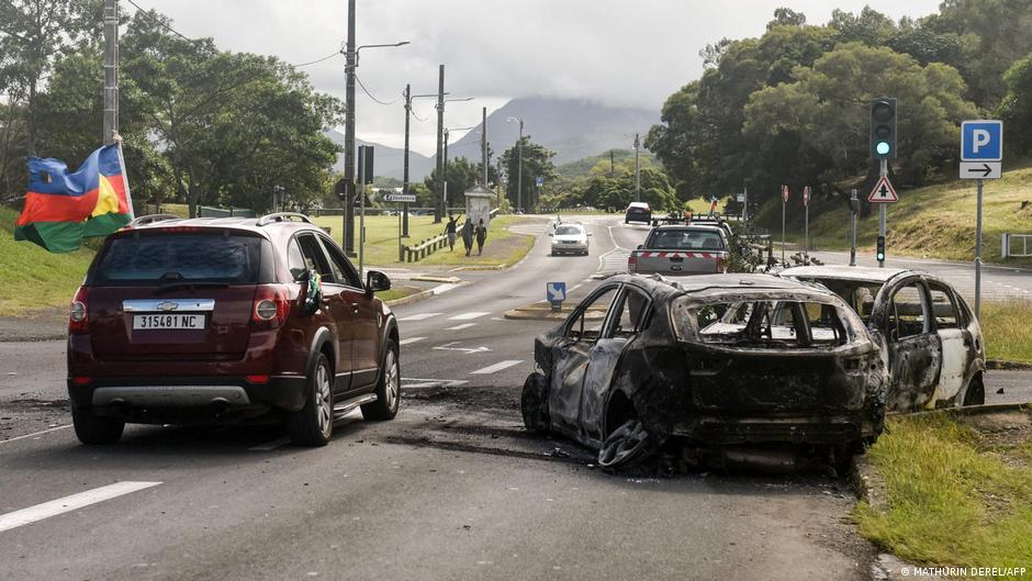 Zapaljeni automobili, razorene prodavnice i benzinske pumpe: slike sukoba u Novoj Kaledoniji