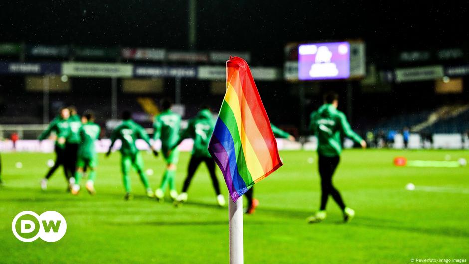 Kommt es tatsächlich zum Gruppen-Coming-out im Profifußball?