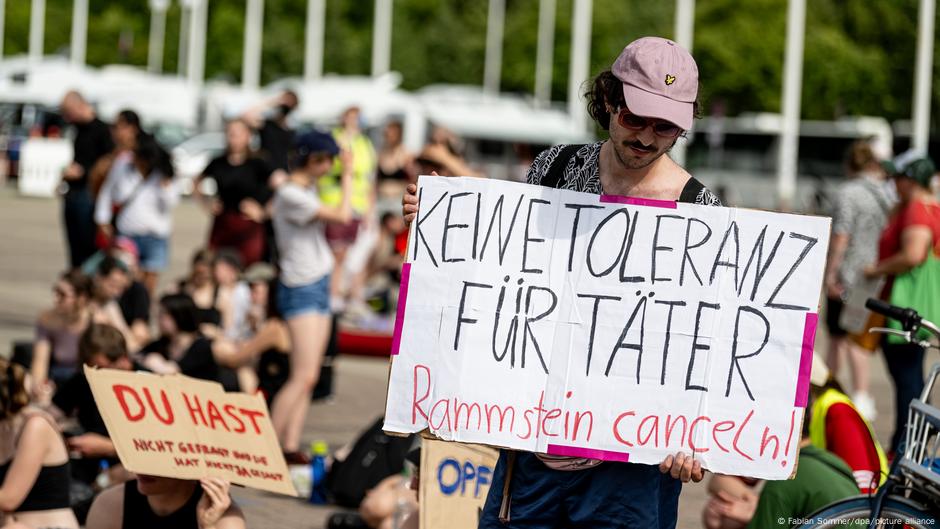 Protesti uoči koncerta Ramštajna u julu 2023. u Berlinu