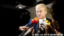 THE HAGUE - Geert Wilders PVV arrives for the debate on the final report of informant Ronald Plasterk. In the report, Plasterk explains how he believes the cabinet formation should proceed. ANP SEM VAN DER WAL netherlands out - belgium out PUBLICATIONxINxGERxSUIxAUTxONLY Copyright: xx x491084226x originalFilename: 491084226.jpg