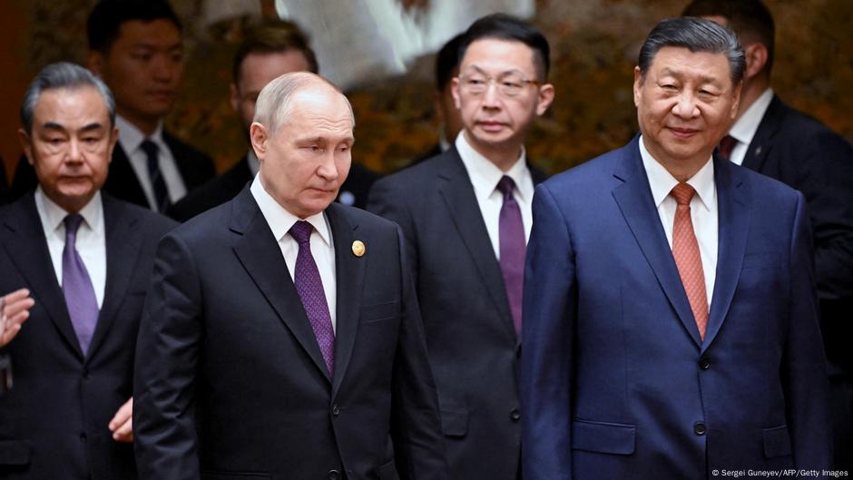 Putin llega a Pekín para una cumbre de líderes organizada por Xi