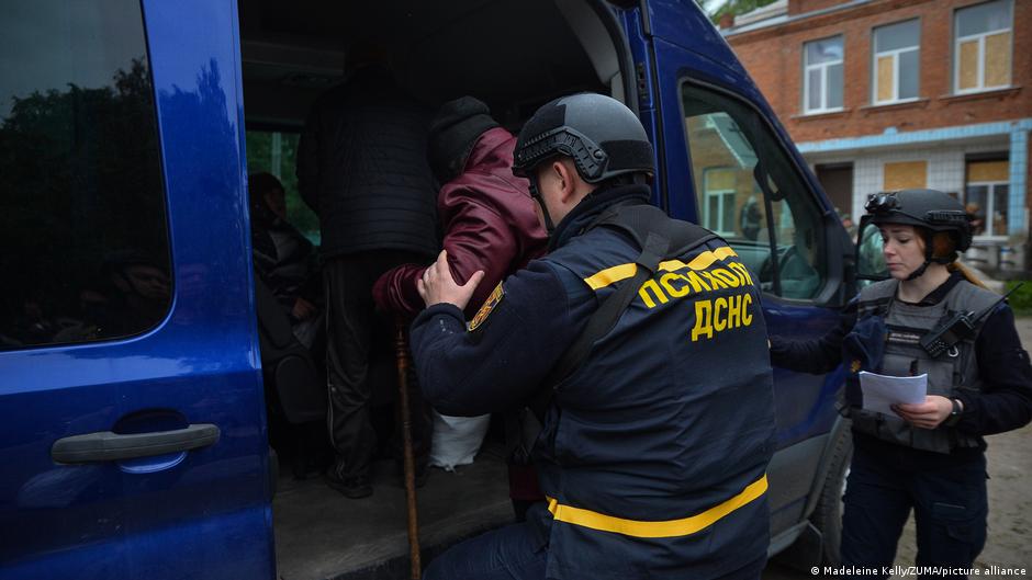 На Сумщині евакуюють людей на тлі даних про вивезення в РФ – DW – 21.12.2025