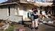 Joy King y su nieta Crystal Maxey se abrazan frente a la casa de la abuela, destruida por uno de los tornados que han azotado Oklahoma en las últimas semana. (Imagen de archivo: 07.05.2024) Joy King y su nieta Crystal Maxey se abrazan frente a la casa de la abuela, destruida por uno de los tornados que han azotado Oklahoma en las últimas semana. (Imagen de archivo: 07.05.2024)