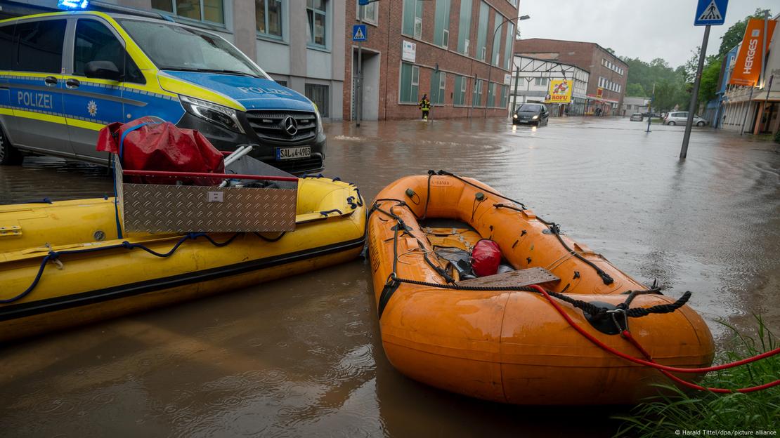 Некои жители во поплавените подрачја мораа да бидат евакуирани со чамци