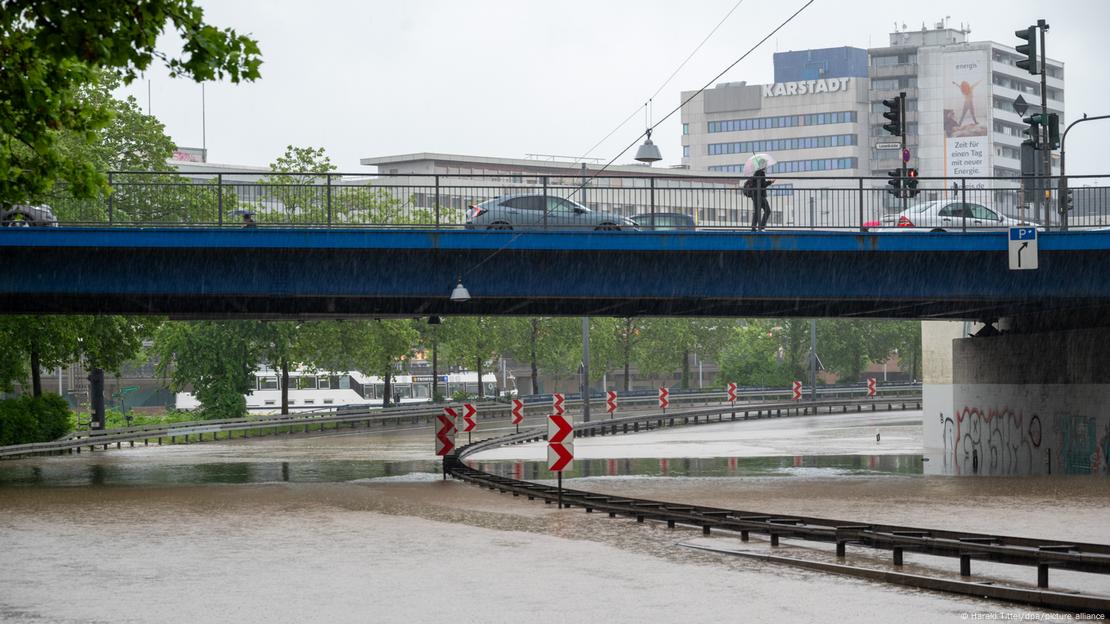 Градскиот автопат А620 кој минува низ Сарбрикен беше затворен поради поплавата