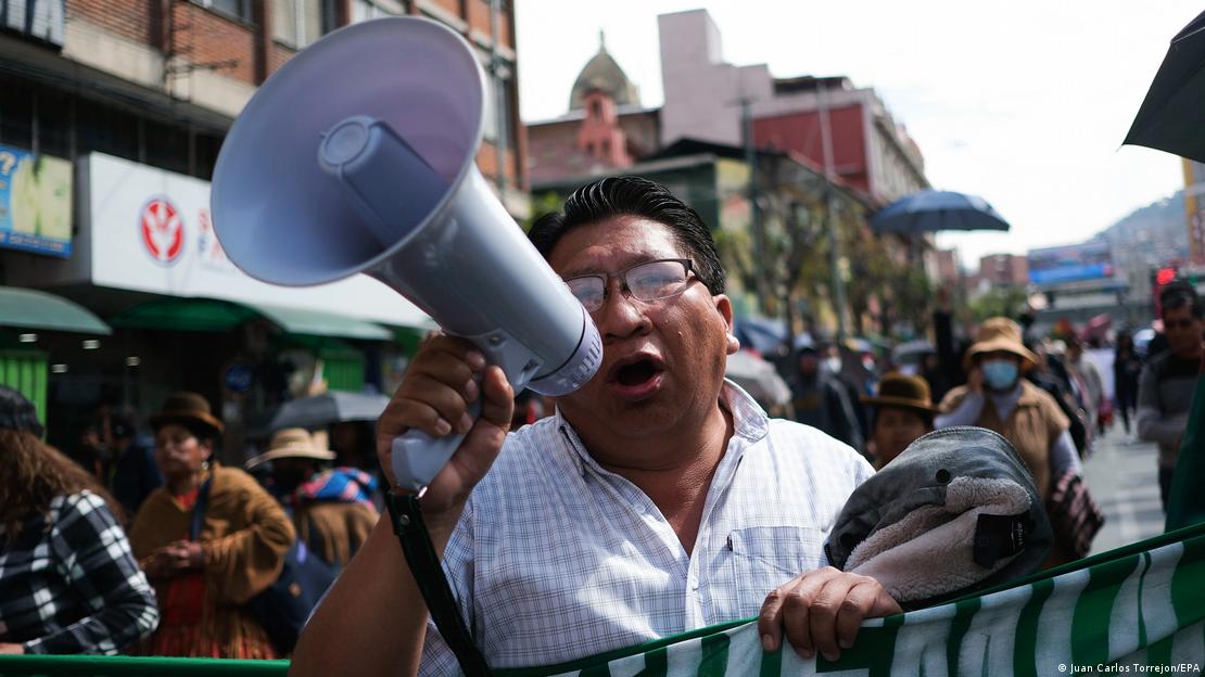 Foto de personas que protestan en Bolivia