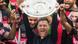 Xabi Alonso alzó la "ensaladera" de campeón en la temporada 2023/2024, interrumpiendo el reinado del Bayern Múnich tras once años consecutivos dominando el fútbol alemán. 